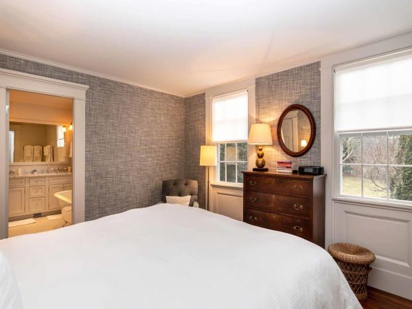 Cape Cod Home 994548