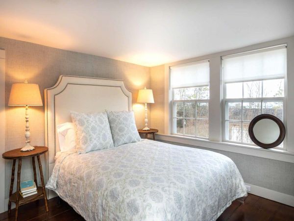 Cape Cod Home 994548