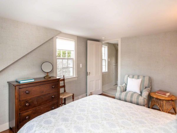 Cape Cod Home 994548