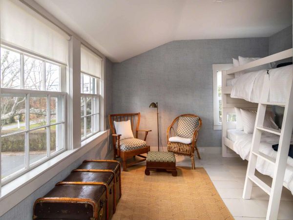Cape Cod Home 994548