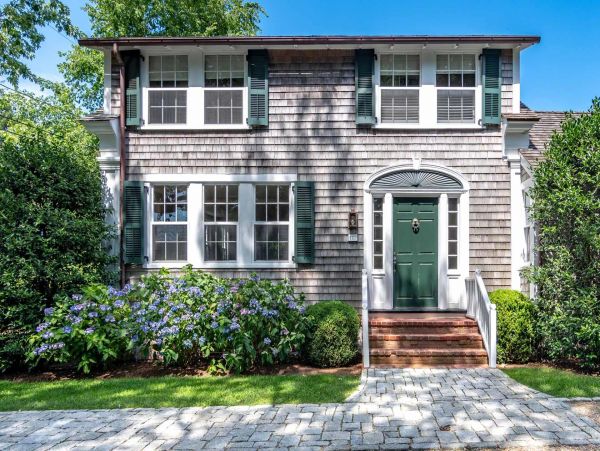 Cape Cod Home 994548