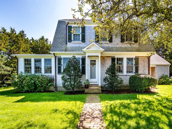 Cape Cod Home 994549