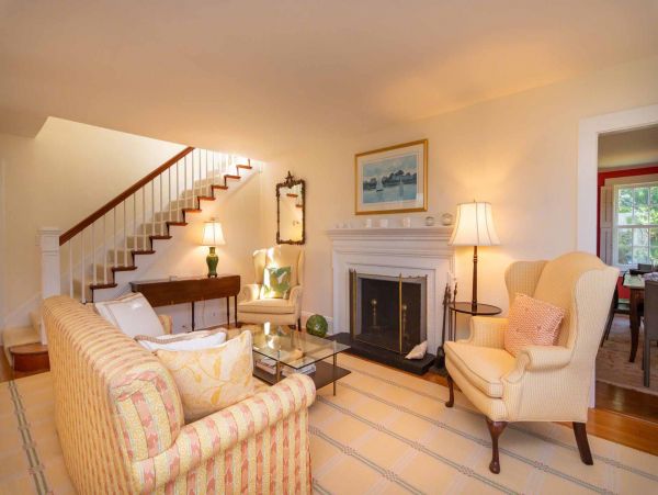 Cape Cod Home 994549