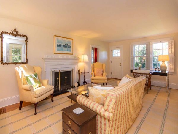 Cape Cod Home 994549