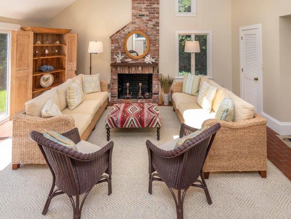 Cape Cod Home 994549