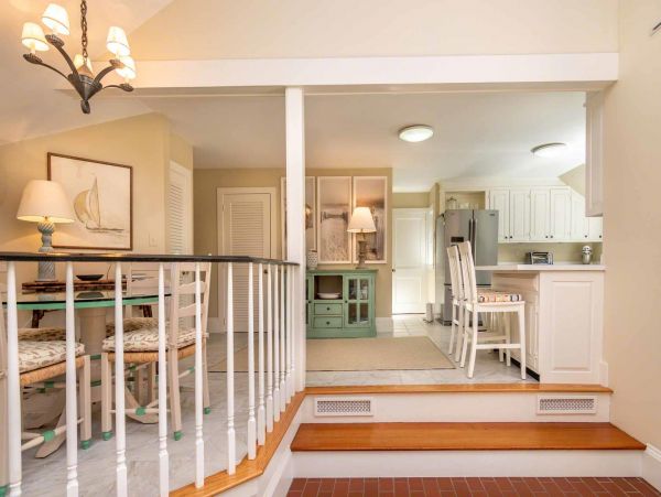 Cape Cod Home 994549