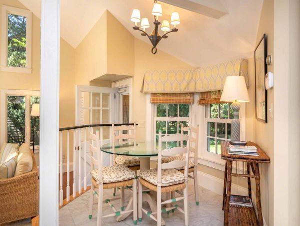 Cape Cod Home 994549