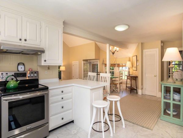 Cape Cod Home 994549