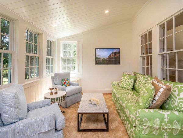 Cape Cod Home 994549