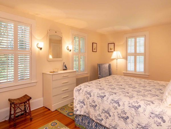 Cape Cod Home 994549