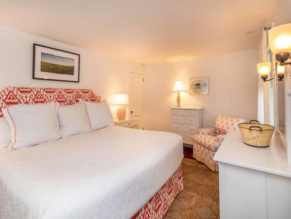 Cape Cod Home 994549