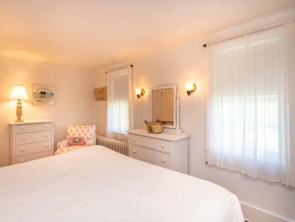 Cape Cod Home 994549