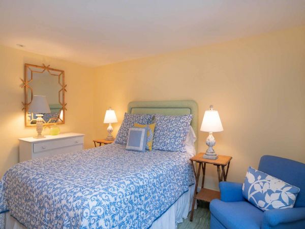 Cape Cod Home 994549