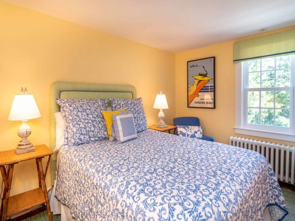 Cape Cod Home 994549