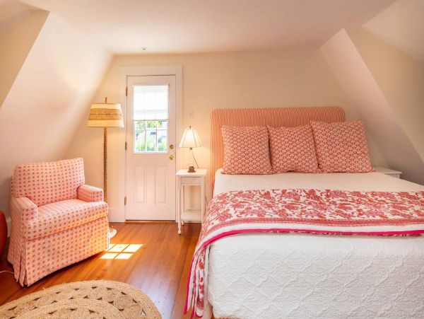 Cape Cod Home 994549