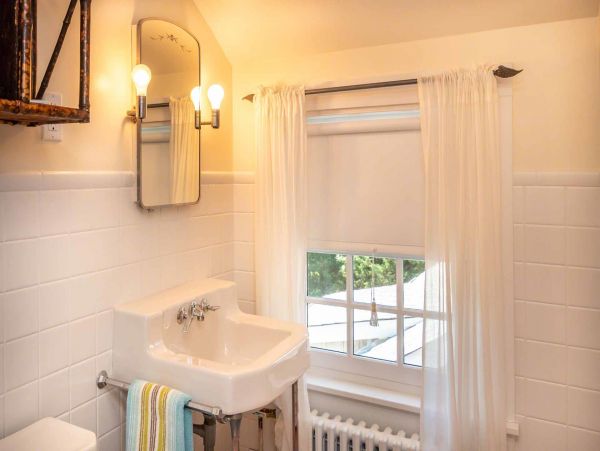 Cape Cod Home 994549