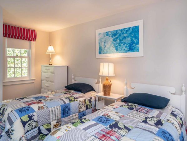 Cape Cod Home 994549