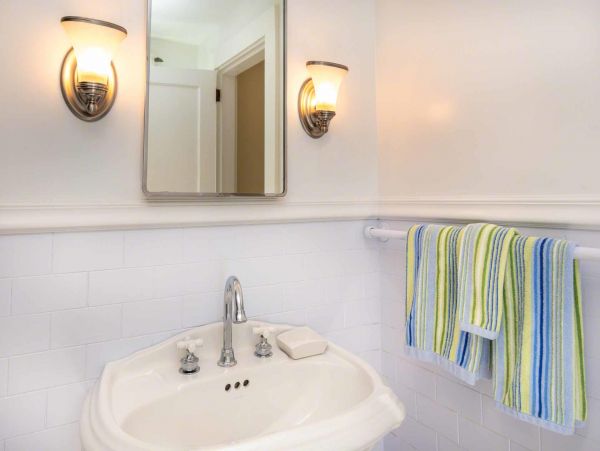 Cape Cod Home 994549
