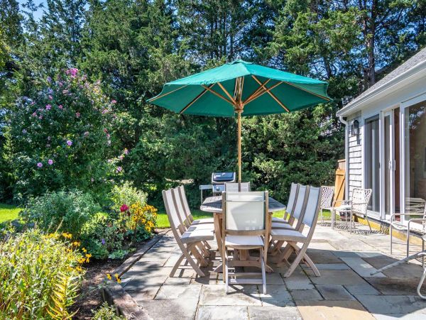 Cape Cod Home 994549