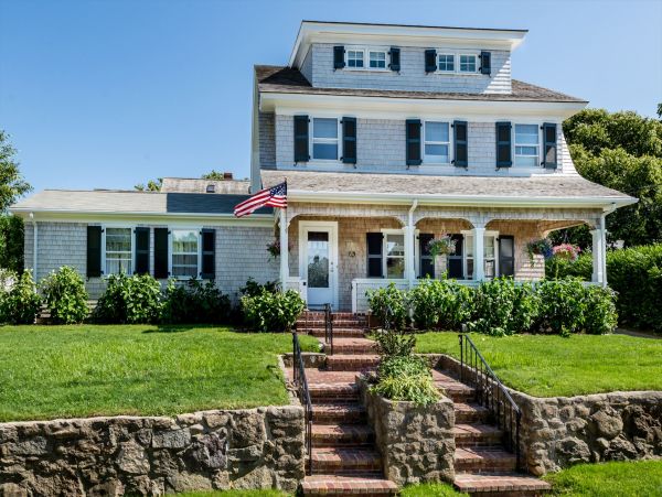 Cape Cod Home 994550