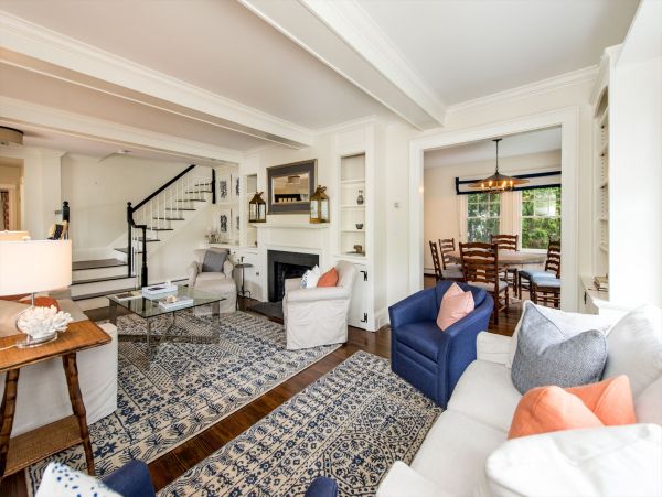 Cape Cod Home 994550