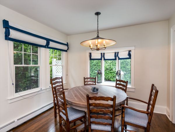 Cape Cod Home 994550