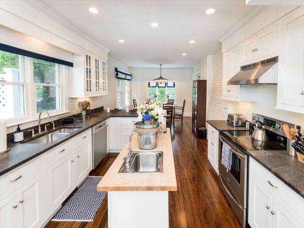 Cape Cod Home 994550