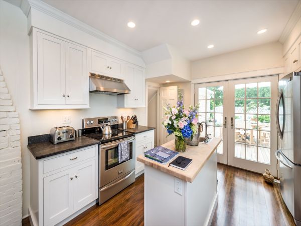 Cape Cod Home 994550