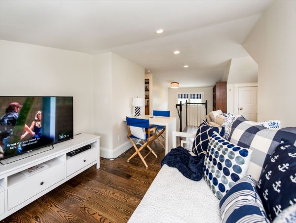 Cape Cod Home 994550