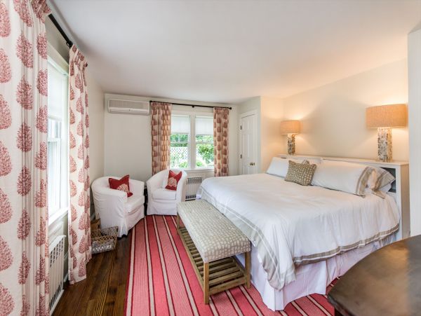 Cape Cod Home 994550