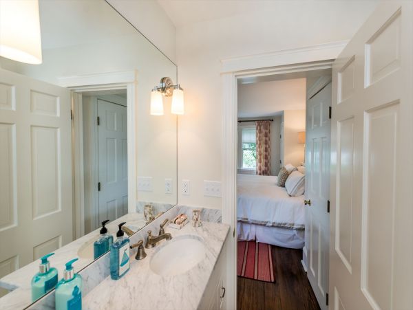 Cape Cod Home 994550