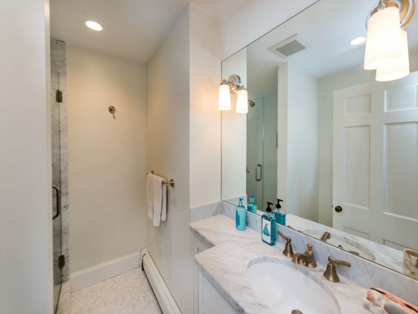 Cape Cod Home 994550
