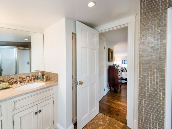 Cape Cod Home 994550