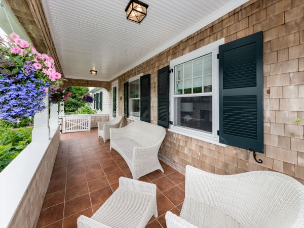 Cape Cod Home 994550