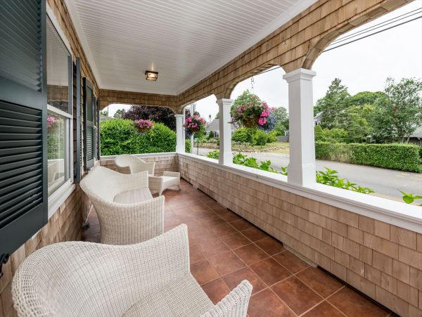 Cape Cod Home 994550