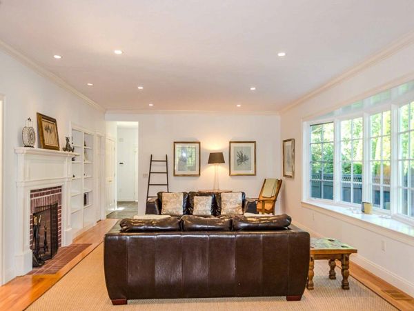 Cape Cod Home 994552