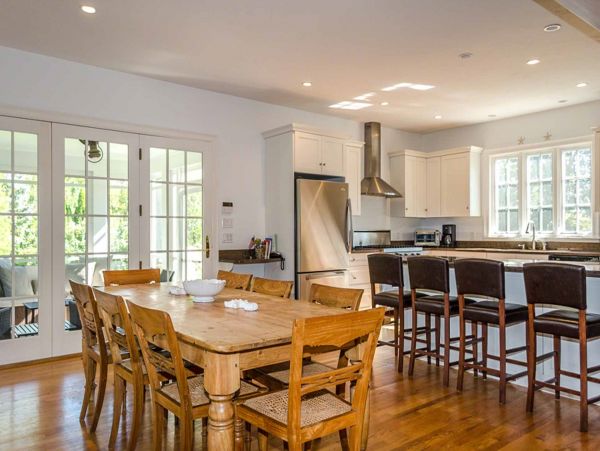 Cape Cod Home 994552
