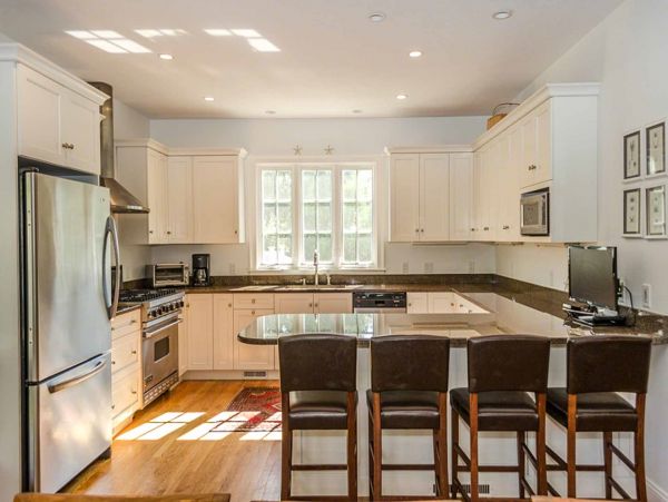 Cape Cod Home 994552