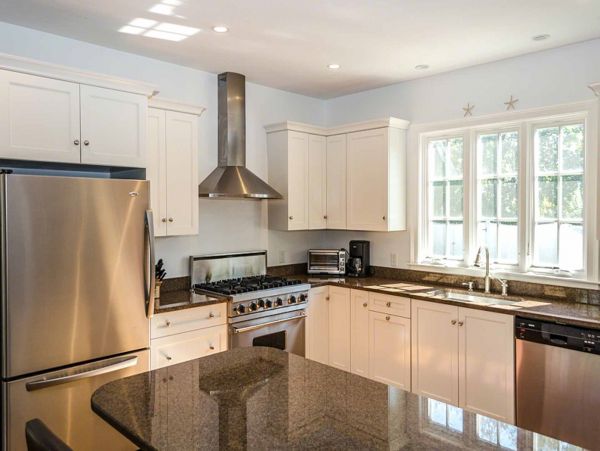 Cape Cod Home 994552
