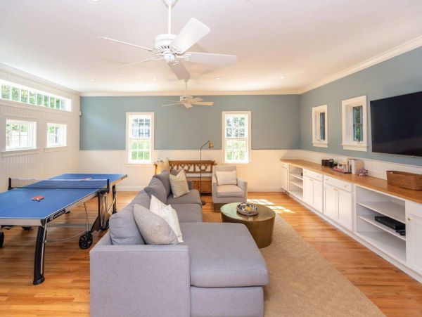 Cape Cod Home 994552