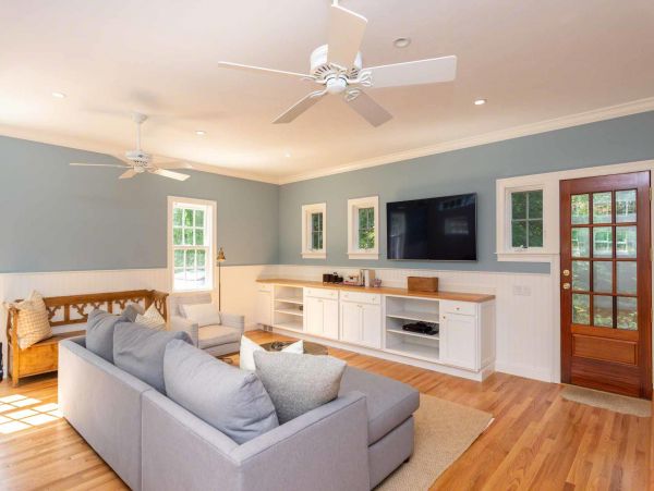 Cape Cod Home 994552