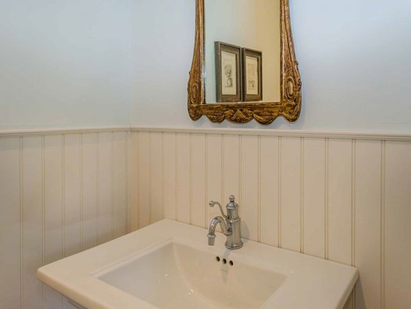 Cape Cod Home 994552