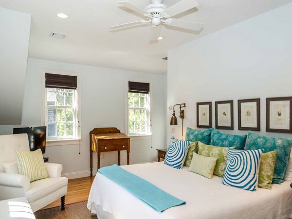 Cape Cod Home 994552