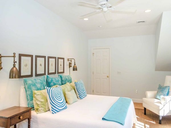 Cape Cod Home 994552