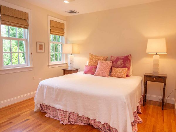 Cape Cod Home 994552