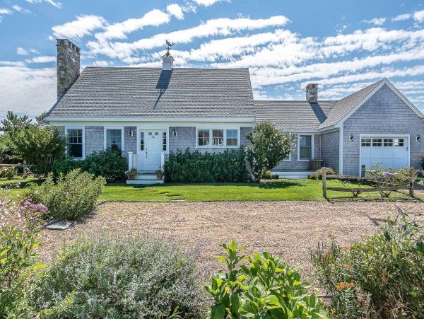 Cape Cod Home 994553