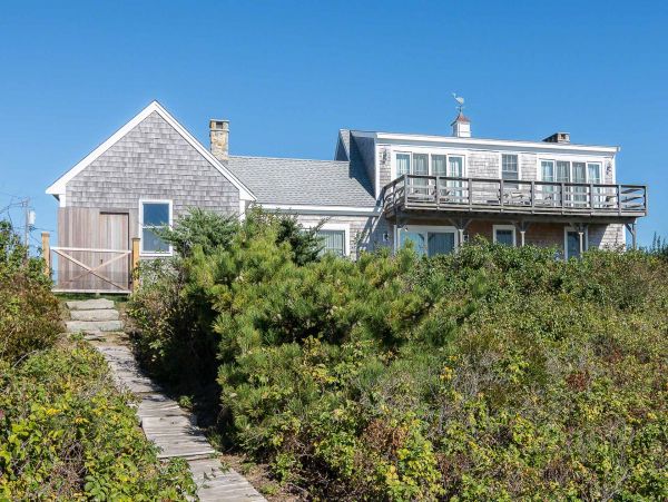 Cape Cod Home 994553