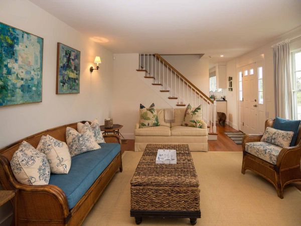Cape Cod Home 994553