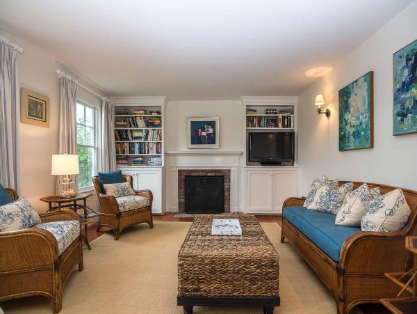 Cape Cod Home 994553