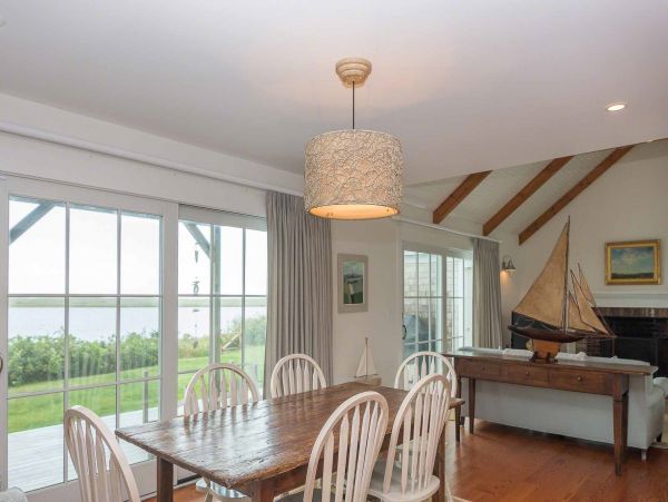 Cape Cod Home 994553